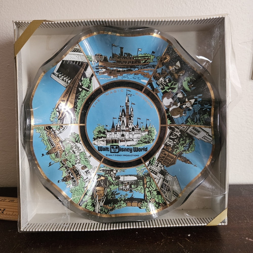 Vintage 1970s Walt Disney World Magic Kingdom Glass Bowl Candy Dish Ashtray New!